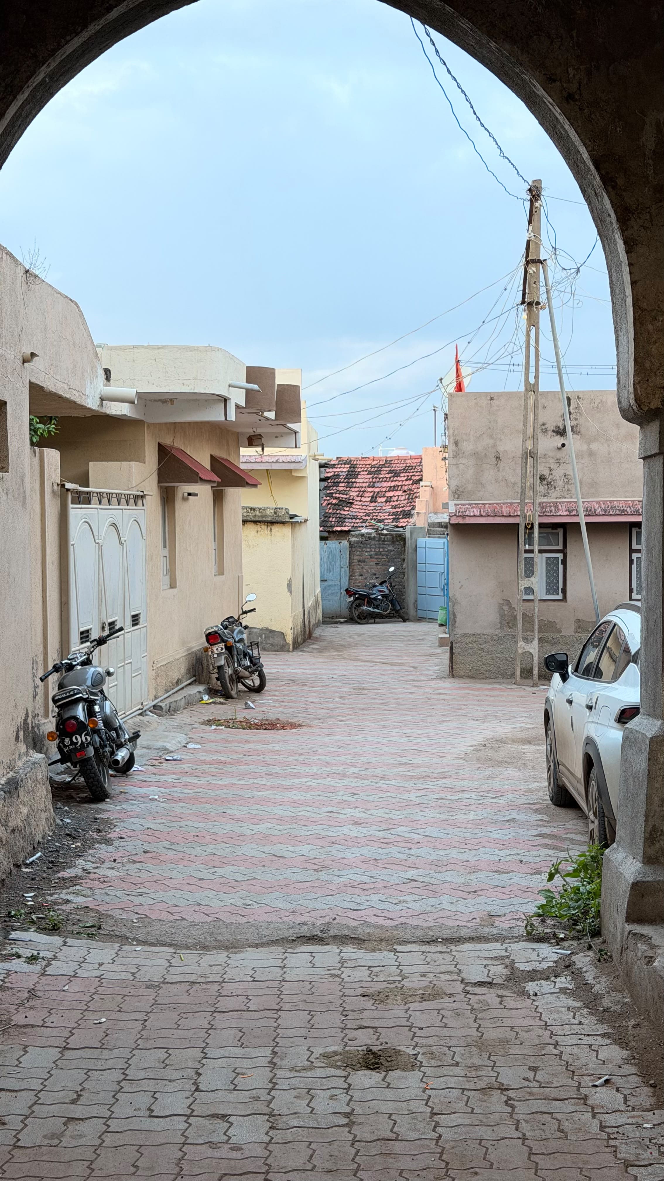 ગઢ મોટી ડેલી પેવર બ્લોક